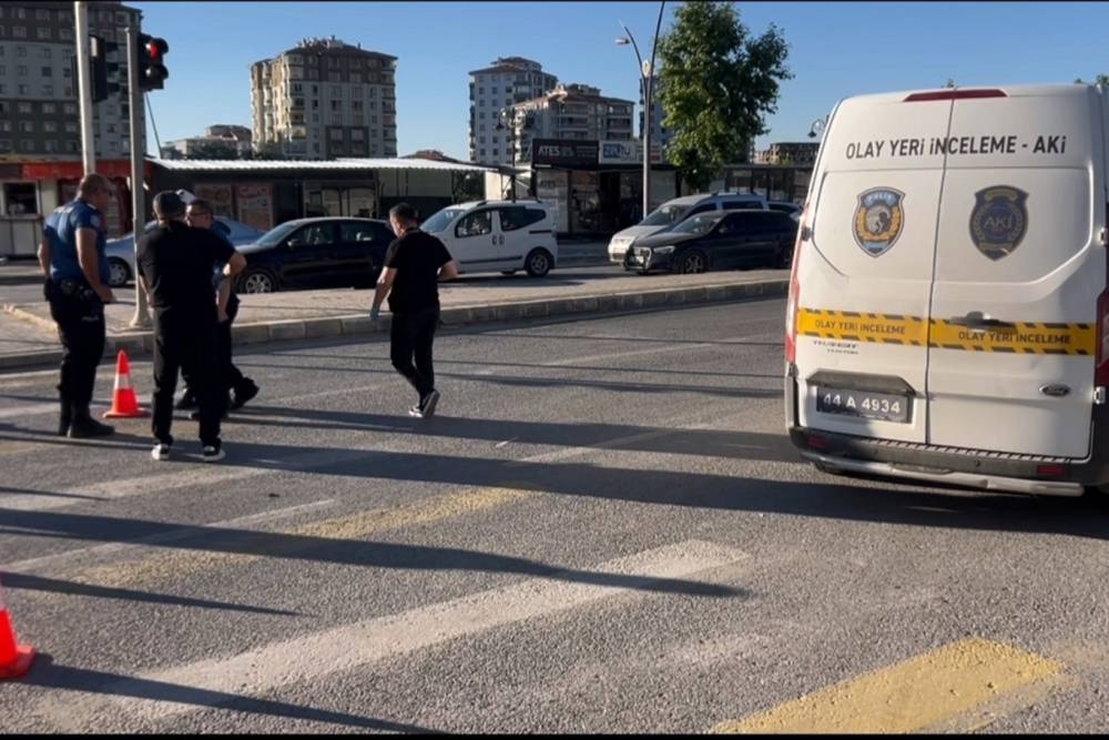 Yaya ge&ccedil;idinde otomobilin &ccedil;arptığı kadın hayatını kaybetti