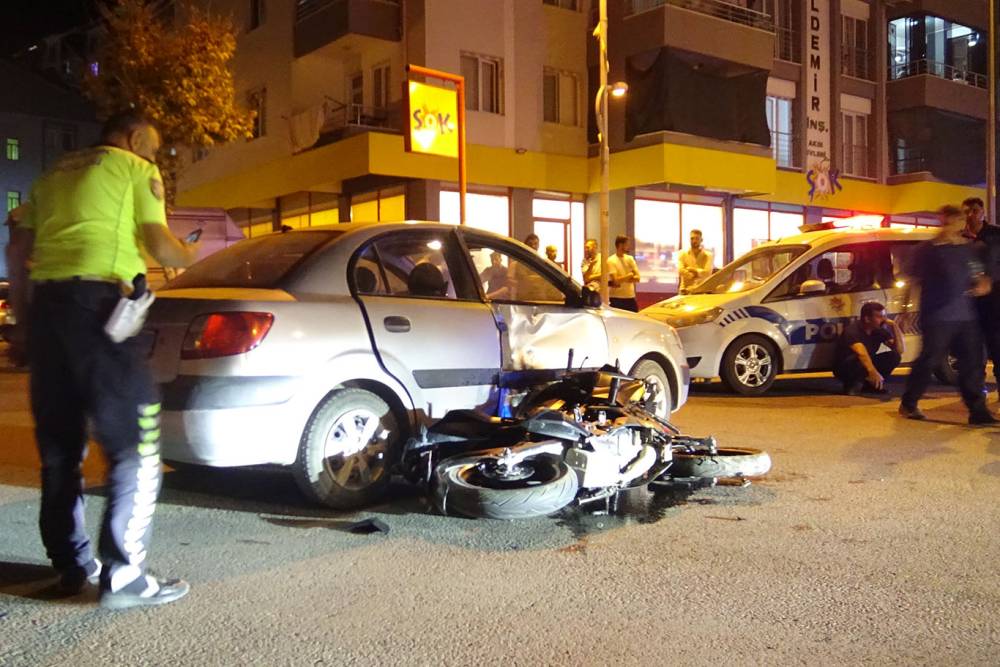 Malatya'da motosiklet ile otomobil &ccedil;arpıştı: 2 yaralı