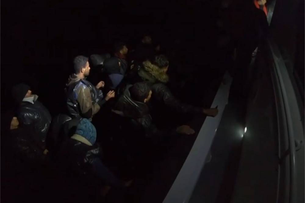 İzmir açıklarında 31 düzensiz göçmen yakalandı