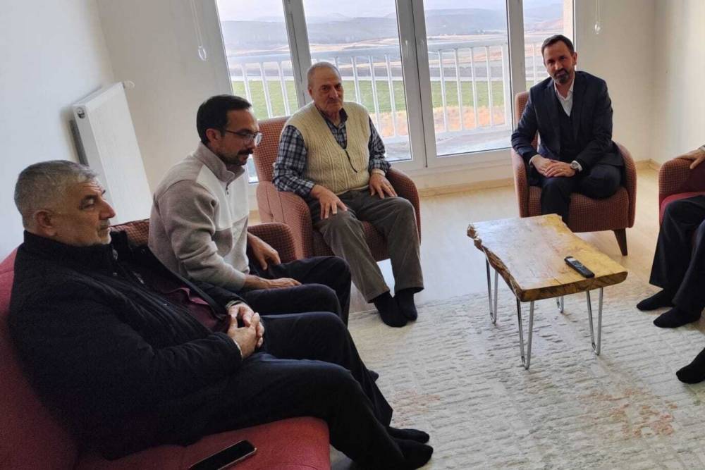 HÜDA PAR’dan pitbull saldırısına uğrayan aileye ziyaret