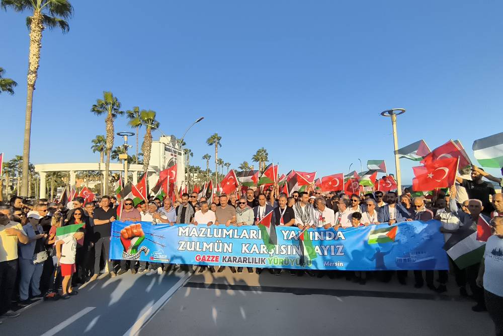 Gazze İçin binlerce kişi “Özgür Filistin” sloganlarıyla meydanlara indi 