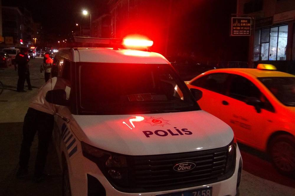 Bisikletiyle polis aracına çarpan küçük çocuk yaralandı