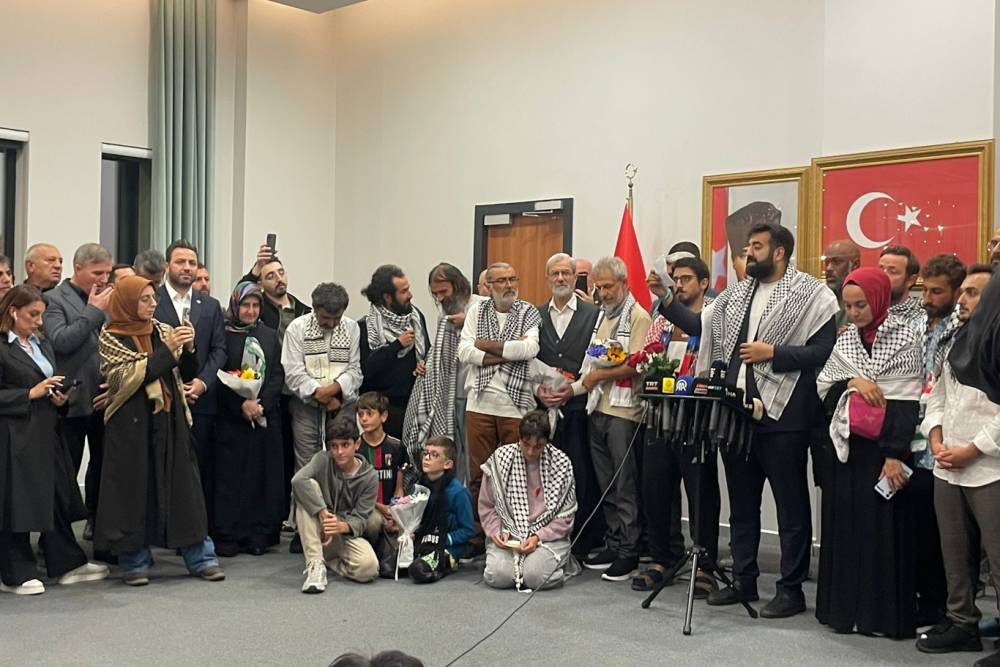 İşgalcilerin esir aldığı 15 Türkiyeli aktivist, İstanbul'a ulaştı