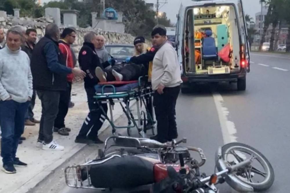 Mersin'de kamyonet ile motosiklet &ccedil;arpıştı: 1 yaralı