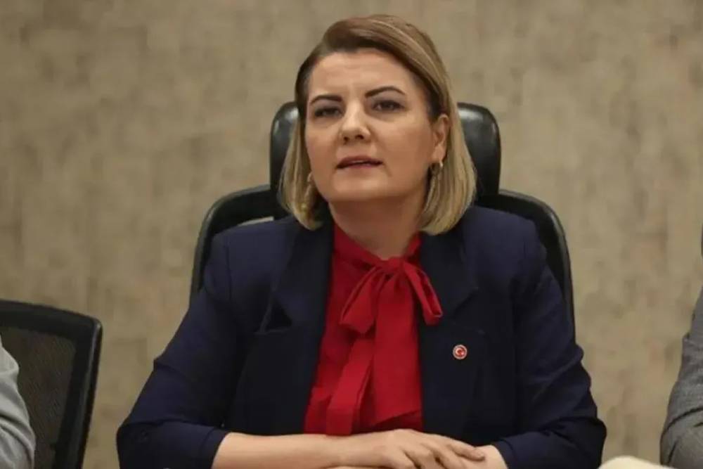 İzmit Belediye Başkanı ve eşi dahil 20 kişi tutuklandı