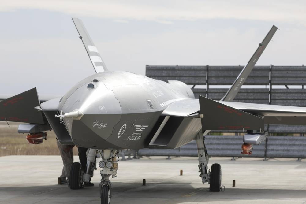 Bayraktar KIZILELMA, mühimmatlı ilk bağlı uçuş testini yaptı