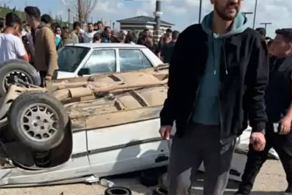 Şanlıurfa'da iki otomobil &ccedil;arpıştı: 3 kişi yaralandı