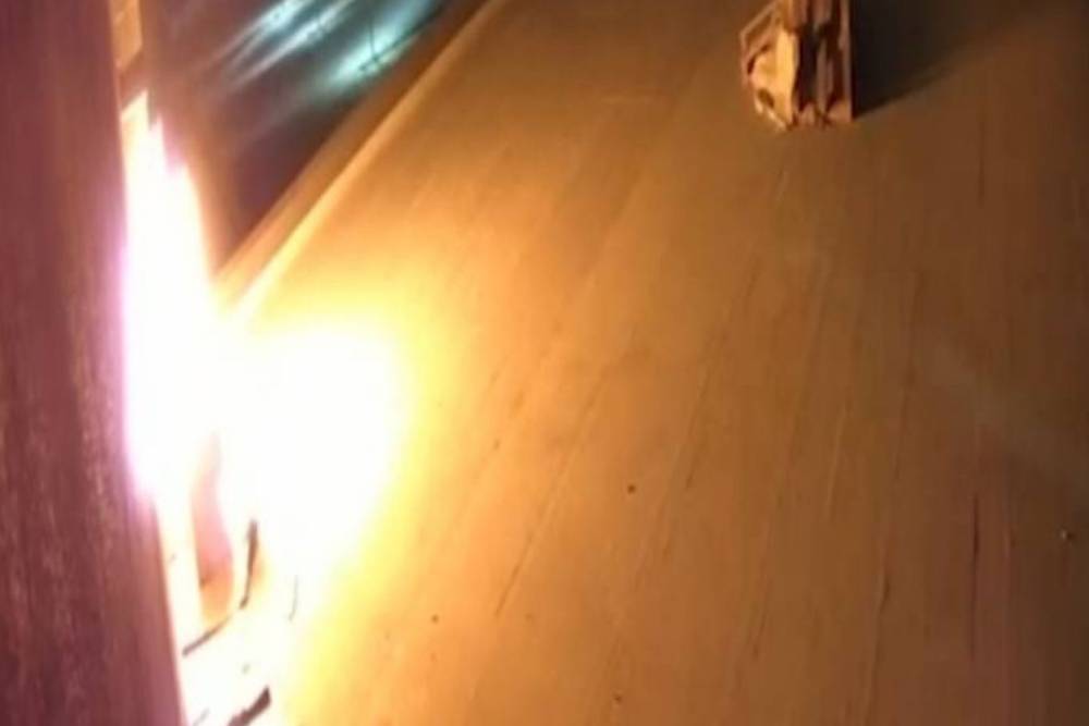 Diyarbakır'da plaza yangınının nedeni g&uuml;venlik kamerasıyla ortaya &ccedil;ıktı